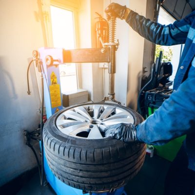Auto,Mechanic,Loading,Automobile,Car,Wheel,At,Tyre,Fitting,Machine Auto,Mechanic,Loading,Automobile,Car,Wheel,At,Tyre,Fitting,Machine